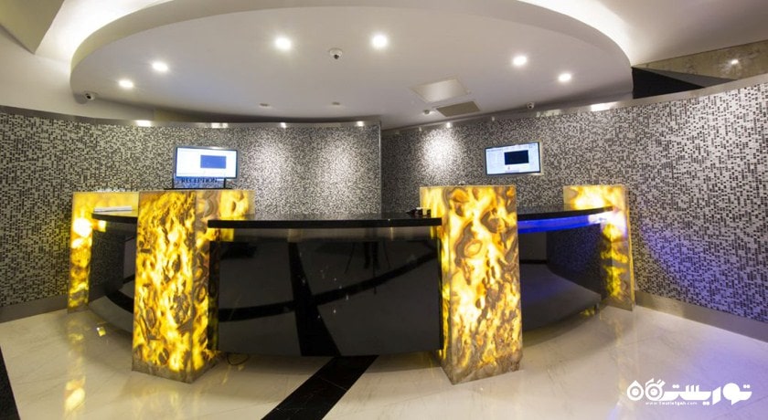 میز پذیرش هتل مارینا اند سوئیتز